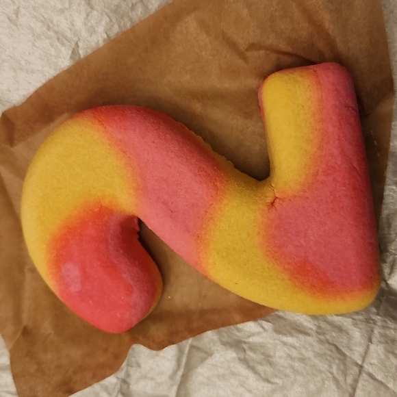 LUSH #2 bath bomb - Picture 1 of 3